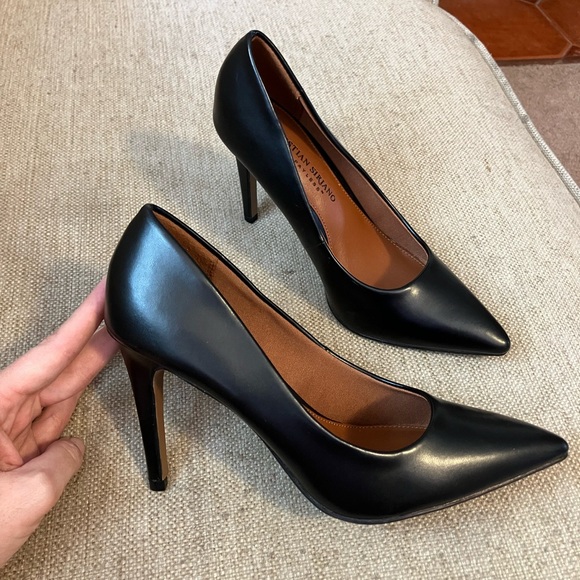 Christian Siriano black leather point toe heels - Picture 7 of 8